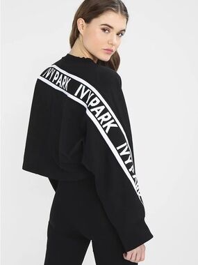 Ivy Park NWT Crewneck Crop Black Knit Long Sleeves Top Size XS